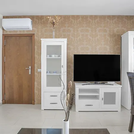 Aryan - Solo Familias Apartment